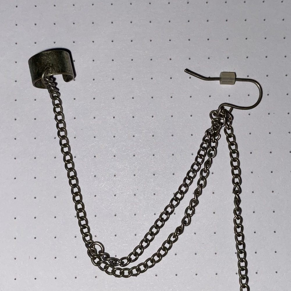 ❤️‍🔥 Hot Topic Set of 2 Feather 🪶 Ear cuff Silver Black Earri… - Picture 4 of 6